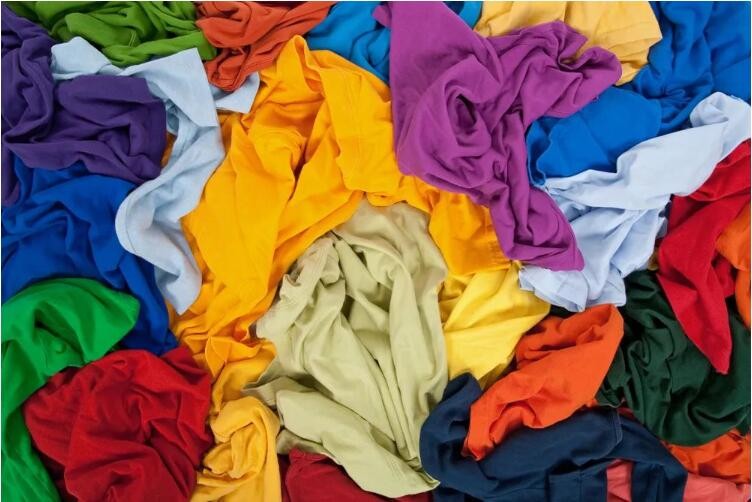衣服串色染色怎么处理 衣服串色染色可以用爆炸盐吗